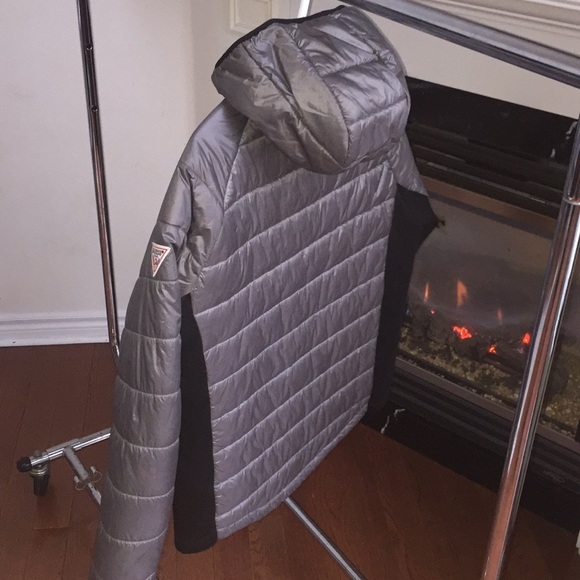 Guess jacket 🔥🔥 - Picture 2 of 6